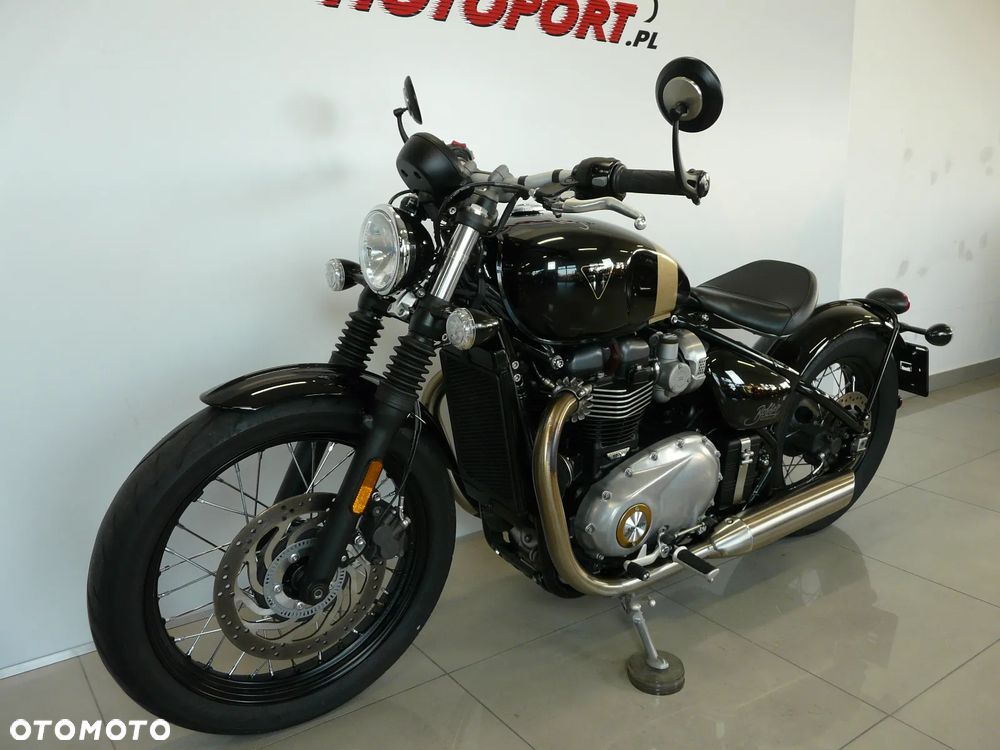 Triumph Bonneville Bobber - 3