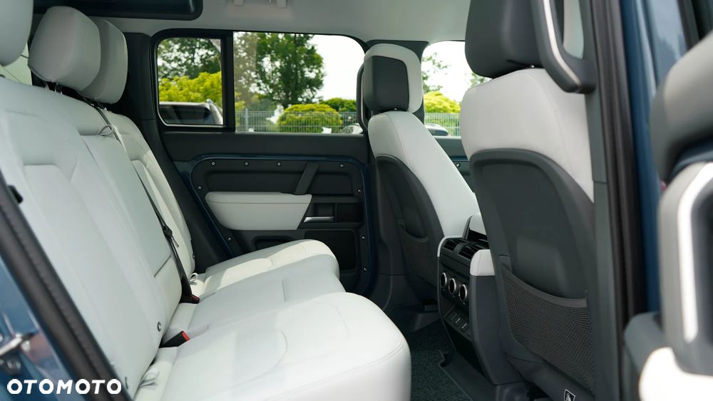 Land Rover Defender 3.0 D350 mHEV X-Dynamic HSE - 32