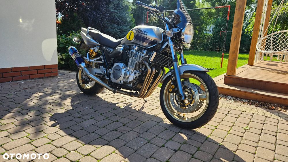 Yamaha XJR - 6