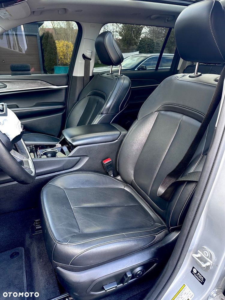 Jeep Grand Cherokee - 19