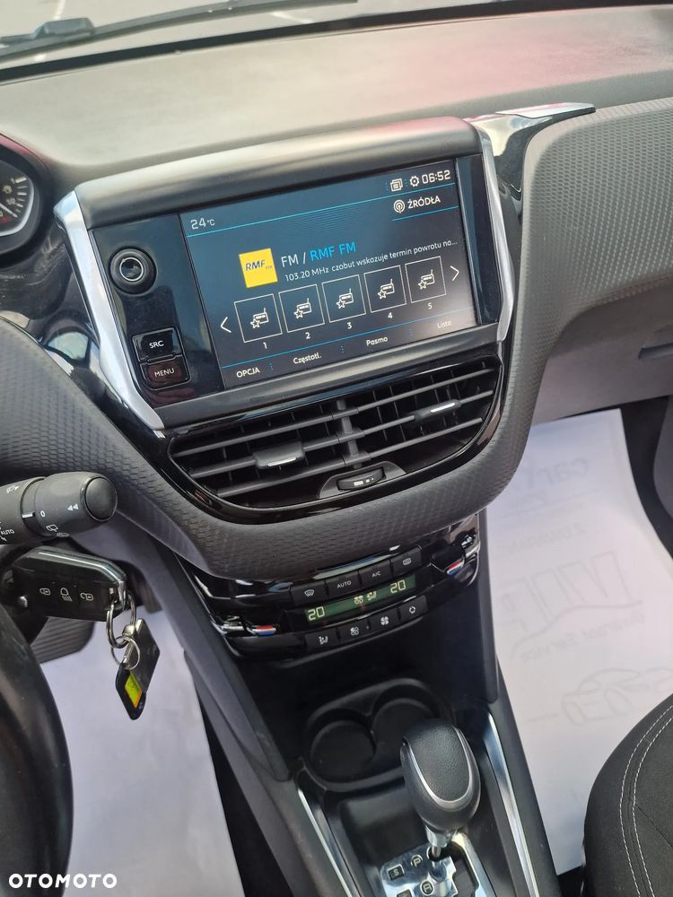 Peugeot 208 - 16