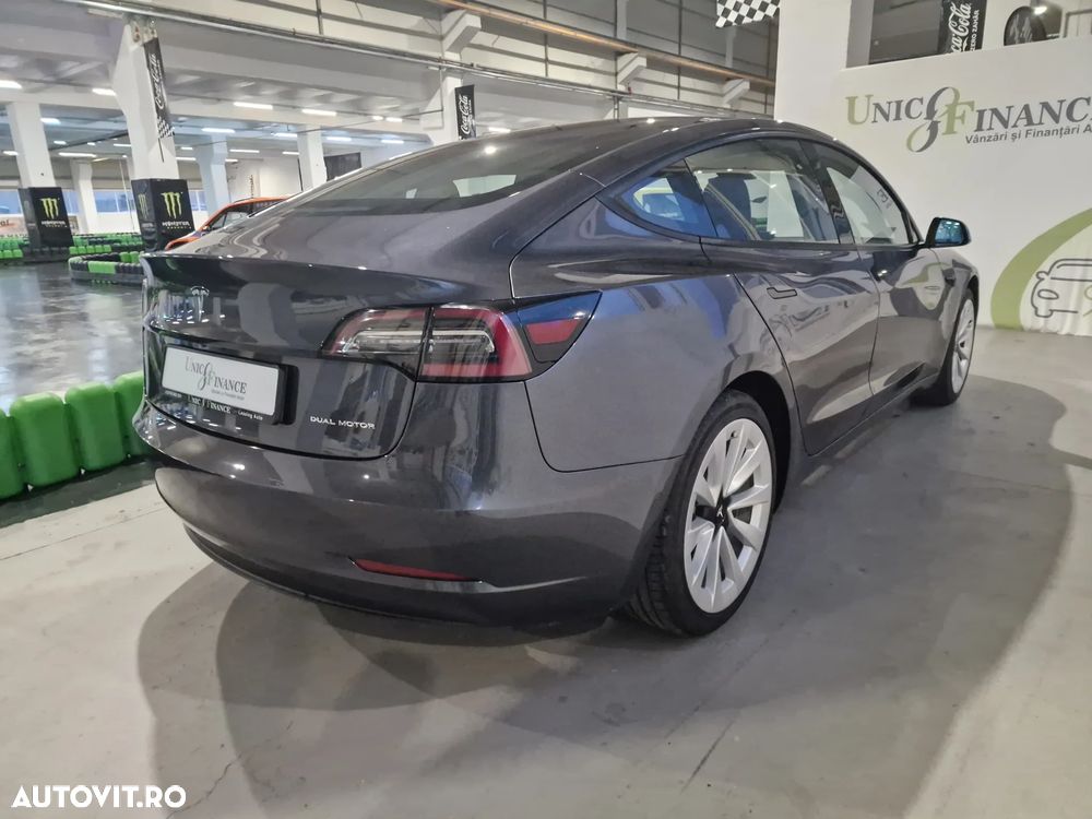 Tesla Model 3 - 8