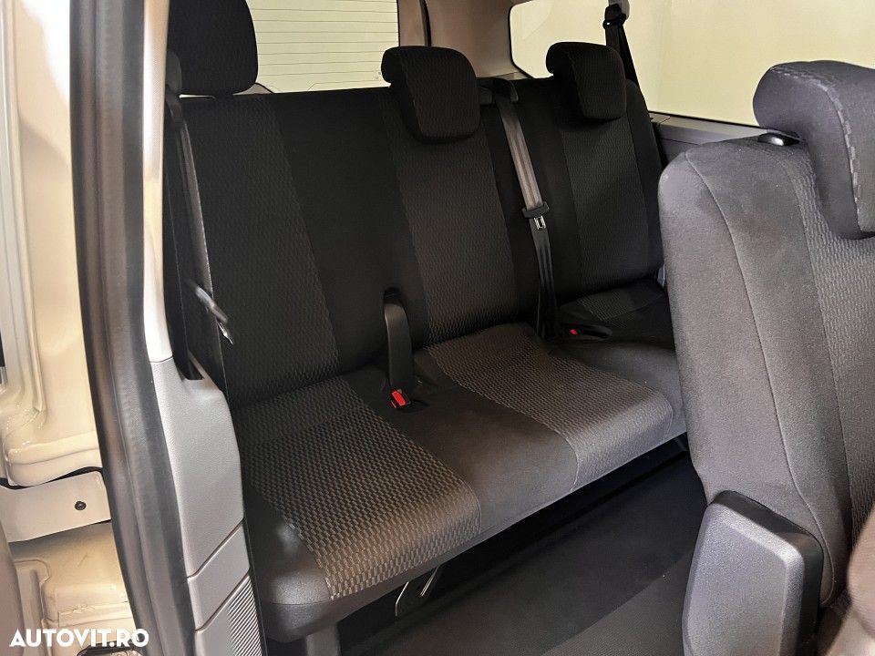 Volkswagen Caravelle - 8