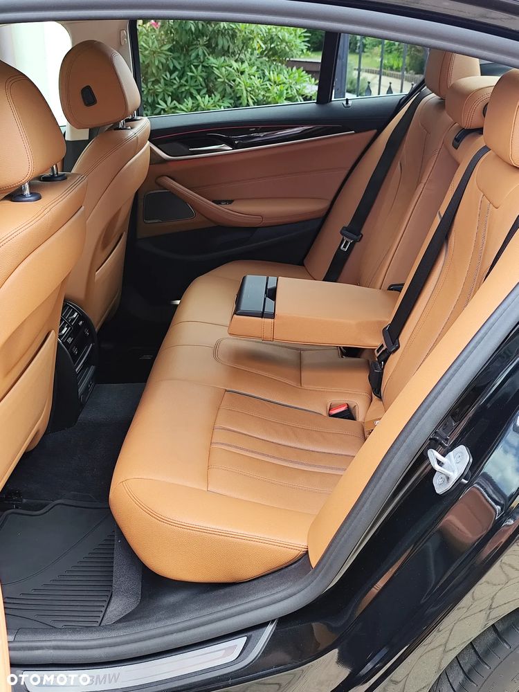 BMW Seria 5 530i GPF xDrive Luxury Line - 11