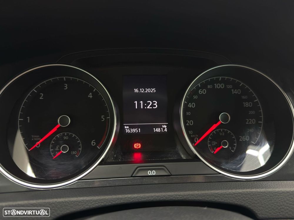 VW Golf 1.6 TDI Confortline DSG - 31