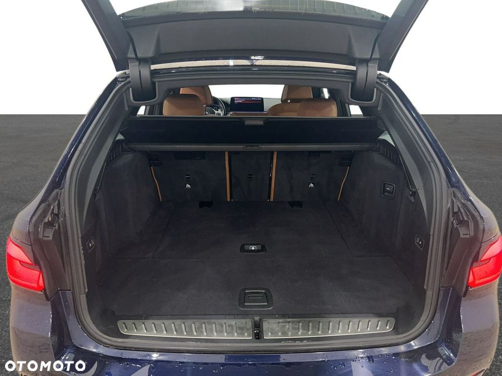 BMW Seria 5 530i mHEV - 11
