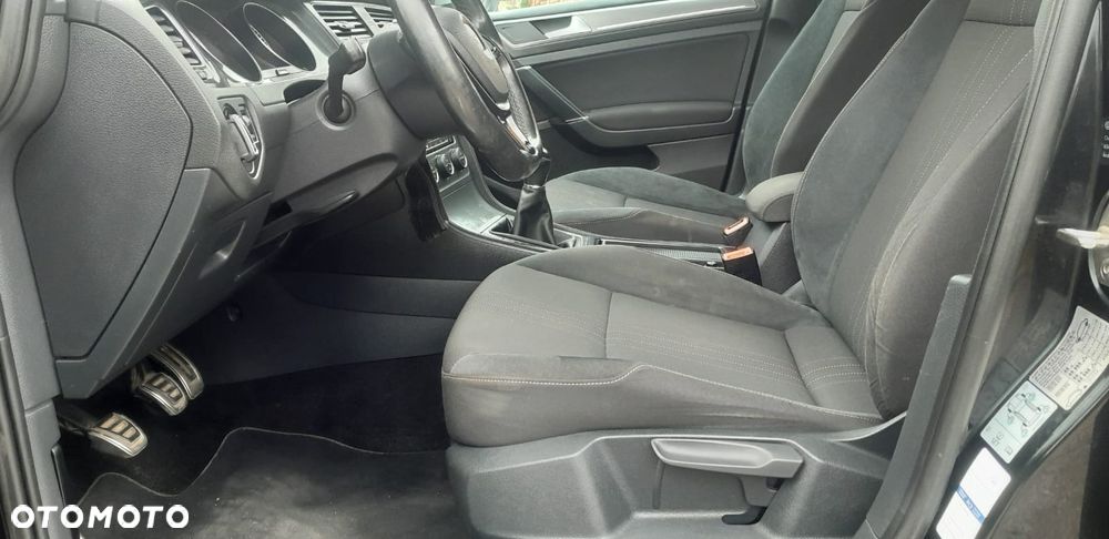Volkswagen Golf - 37