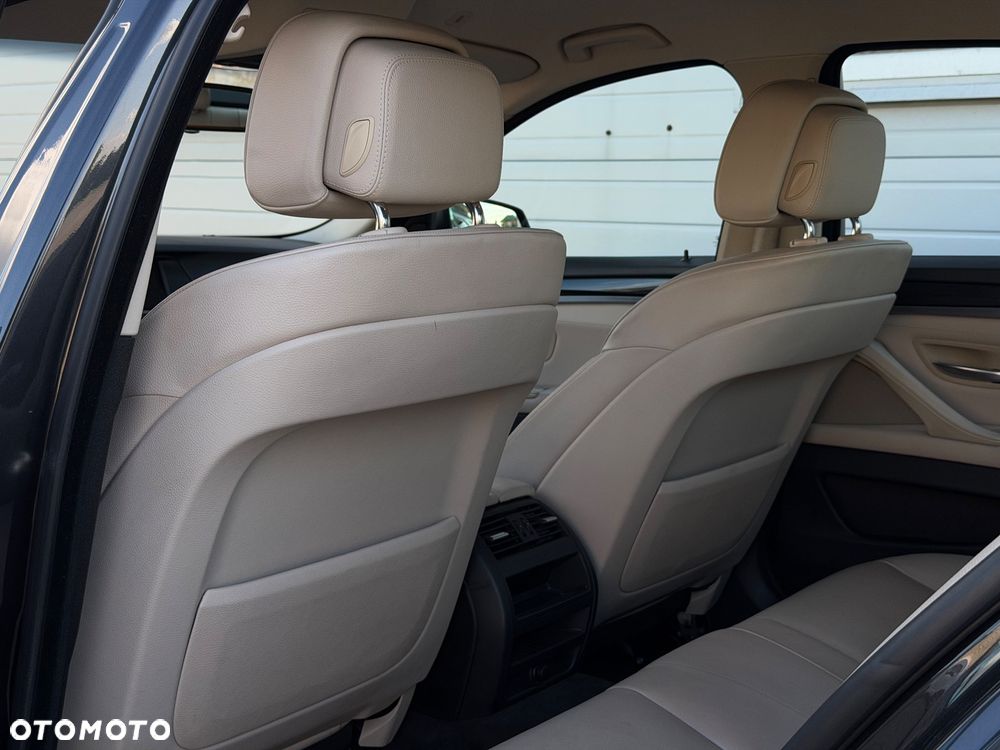 BMW Seria 5 528i Sport-Aut Luxury Line - 25