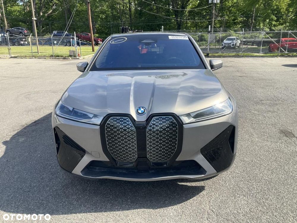 BMW iX - 5