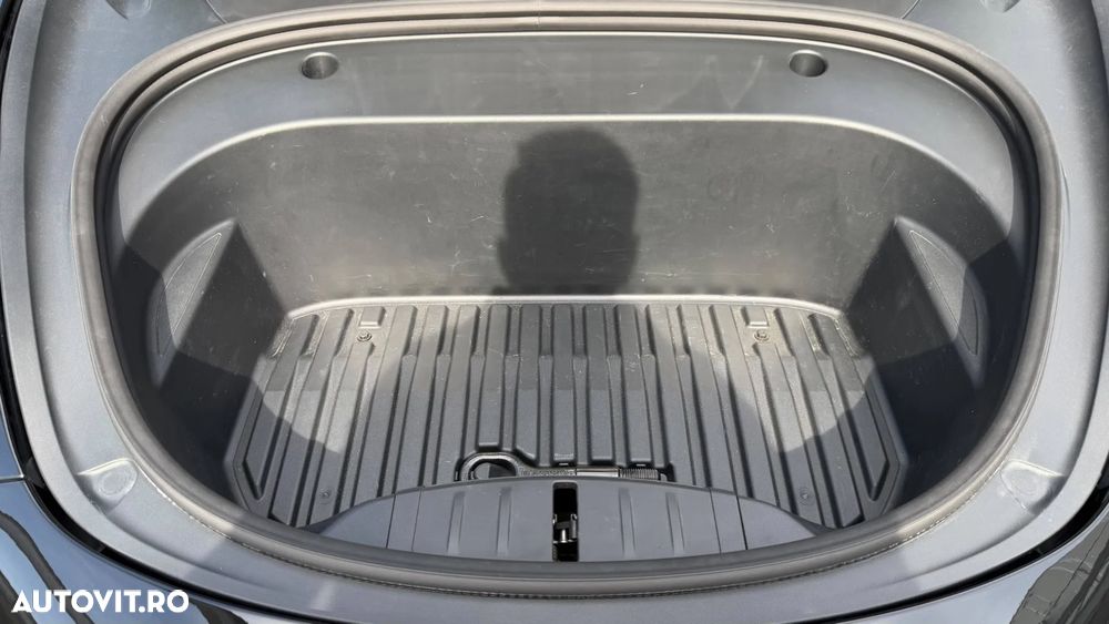 Tesla Model 3 Long Range AWD Premium - 29