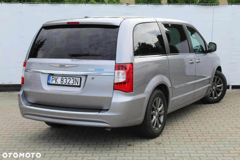 Chrysler Town & Country - 5