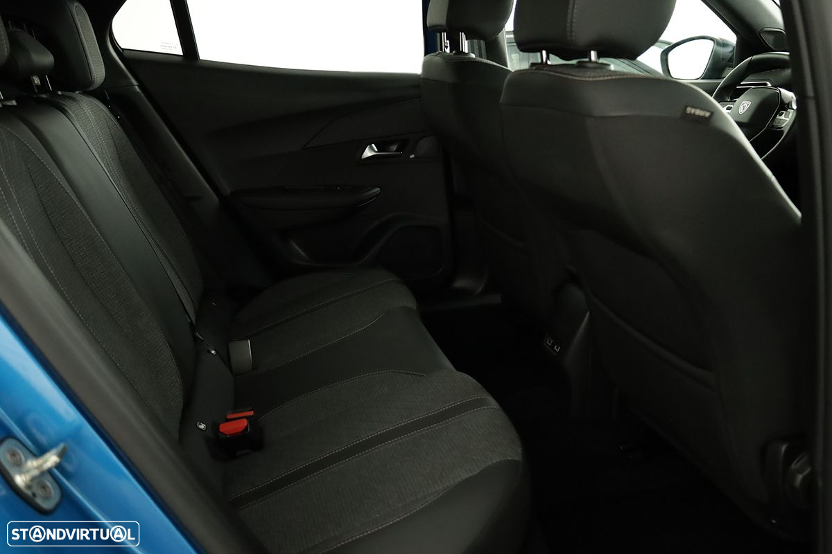 Peugeot 2008 1.2 PureTech Allure - 24