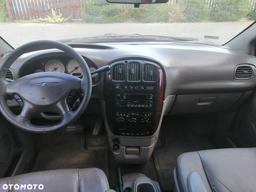 Chrysler Voyager 3.3 LX - 17