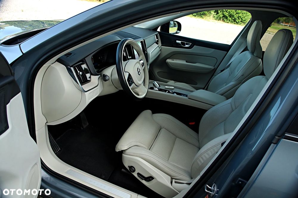 Volvo XC 60 B4 D AWD Plus Dark - 15
