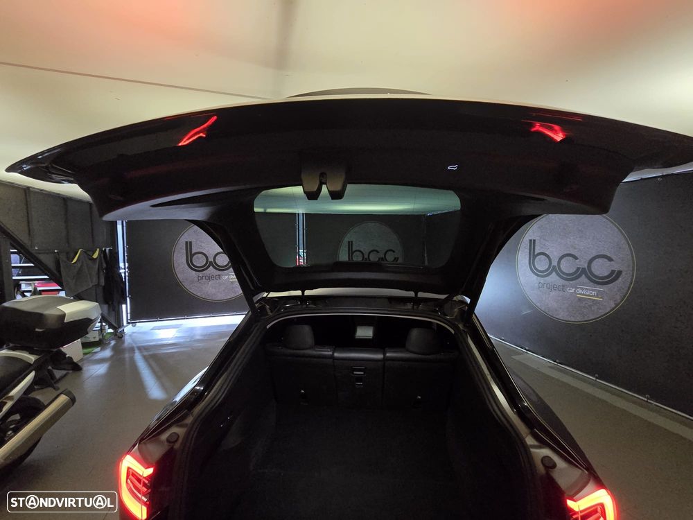 Tesla Model Y Long Range Dual Motor AWD - 12