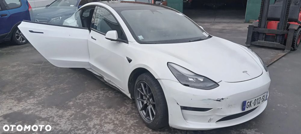 Tesla Model 3 - 5