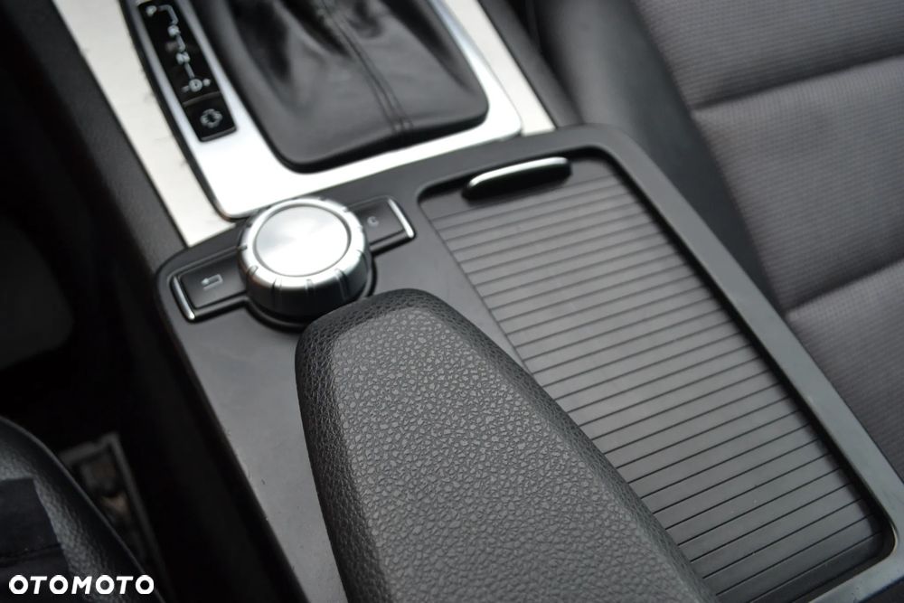 Mercedes-Benz Klasa C 220 CDI 7G-TRONIC Avantgarde Edition - 28