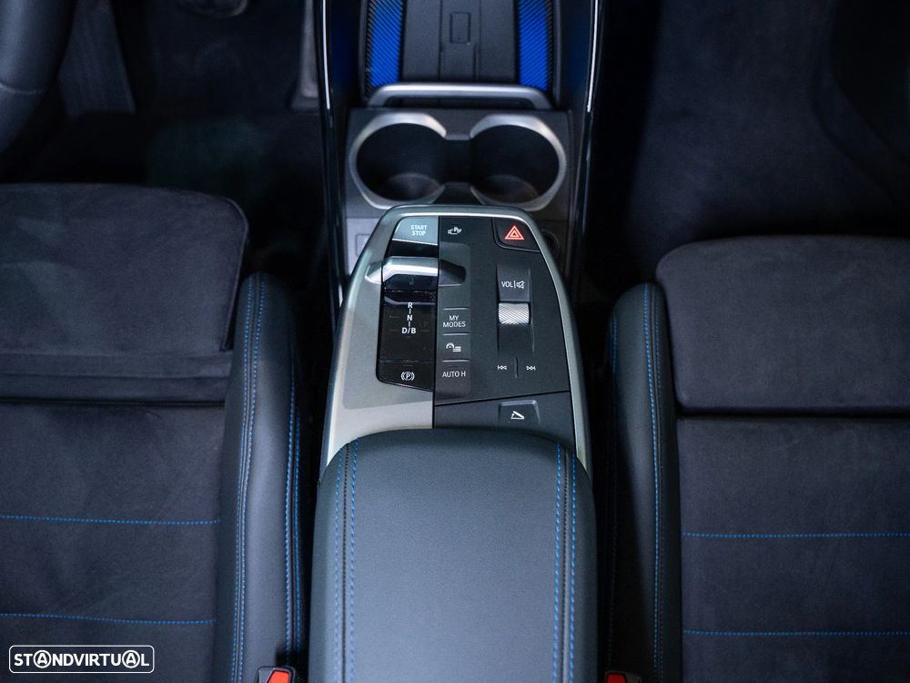BMW iX1 eDrive20 Pack Desportivo M - 14