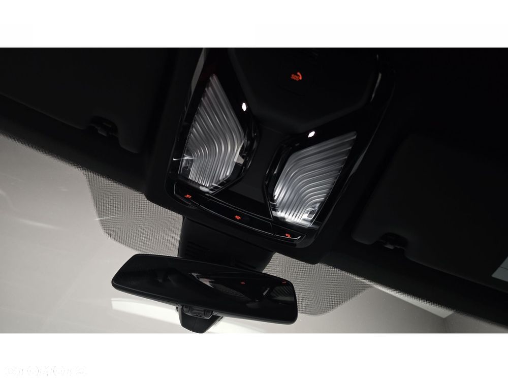 BMW Seria 3 320d xDrive mHEV M Sport - 32