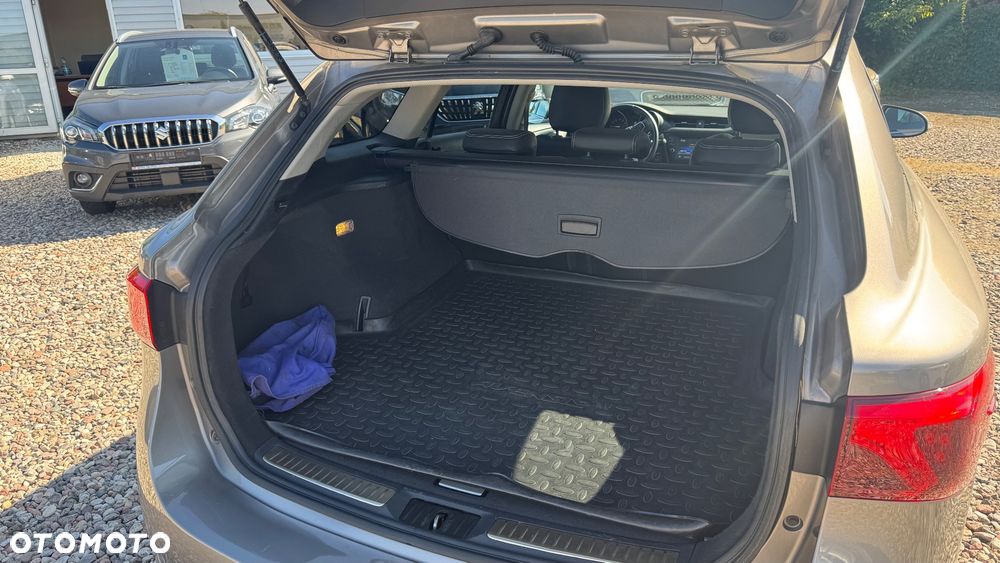 Toyota Avensis Touring Sports 1.8 Multidrive S Executive - 25