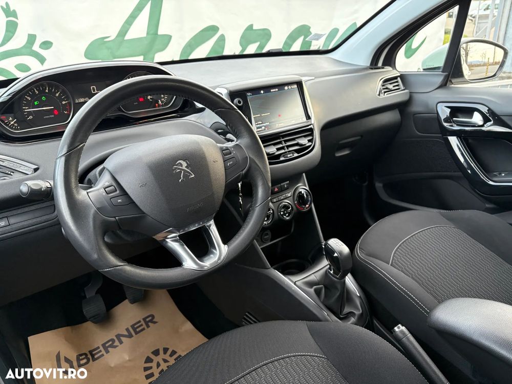Peugeot 208 PureTech 82 Start & Stop Style - 17