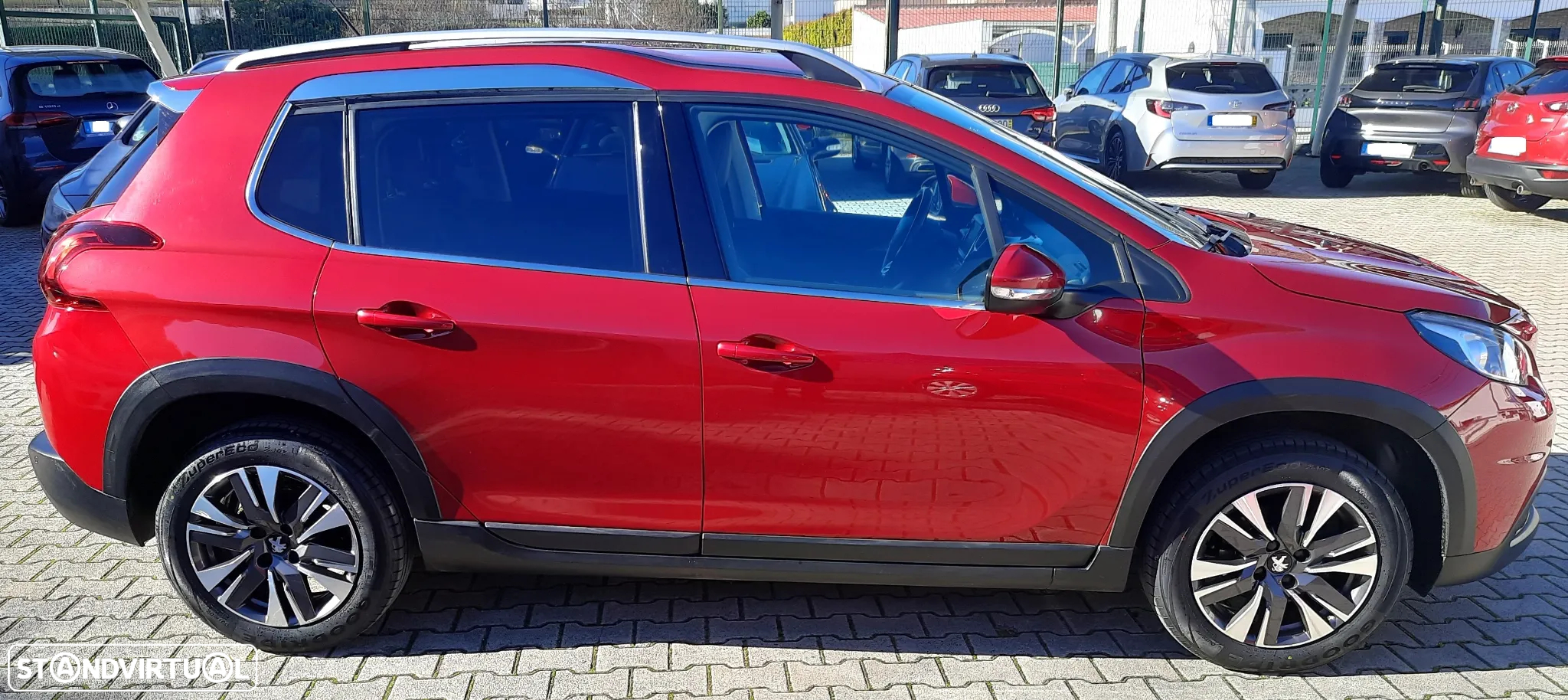 Peugeot 2008 1.2 PureTech Allure - 24