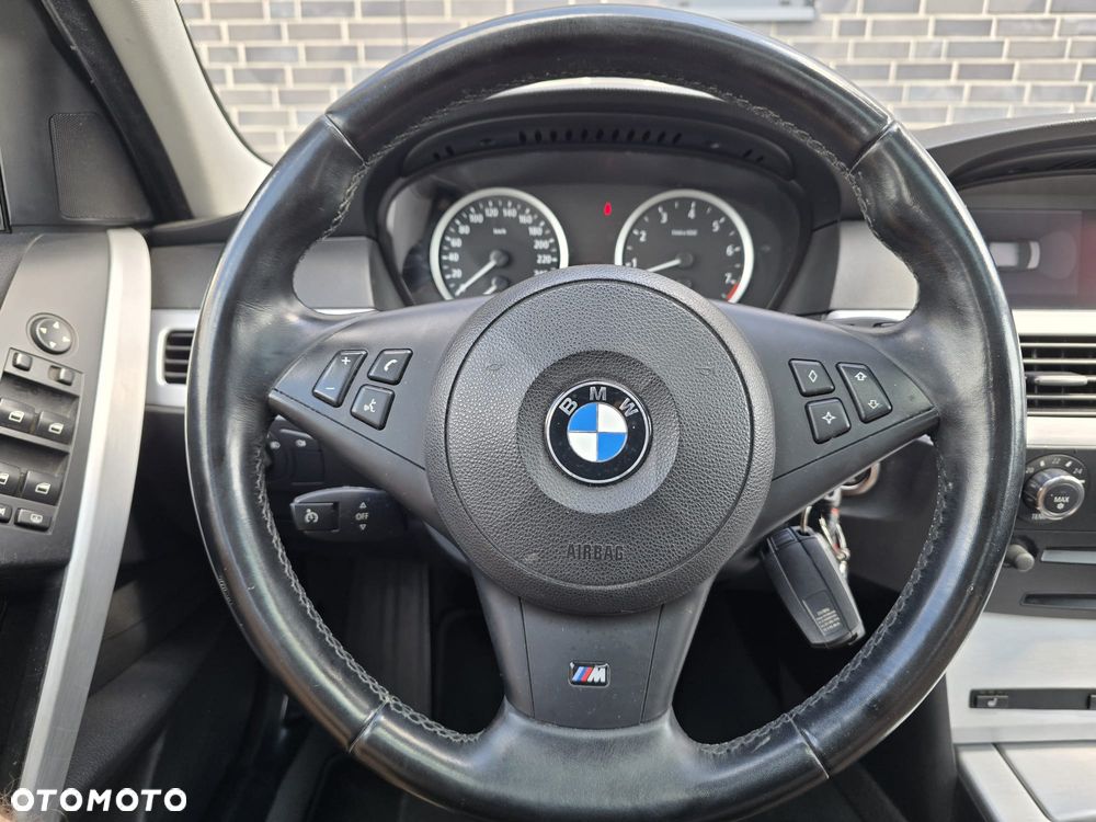 BMW Seria 5 525i - 33