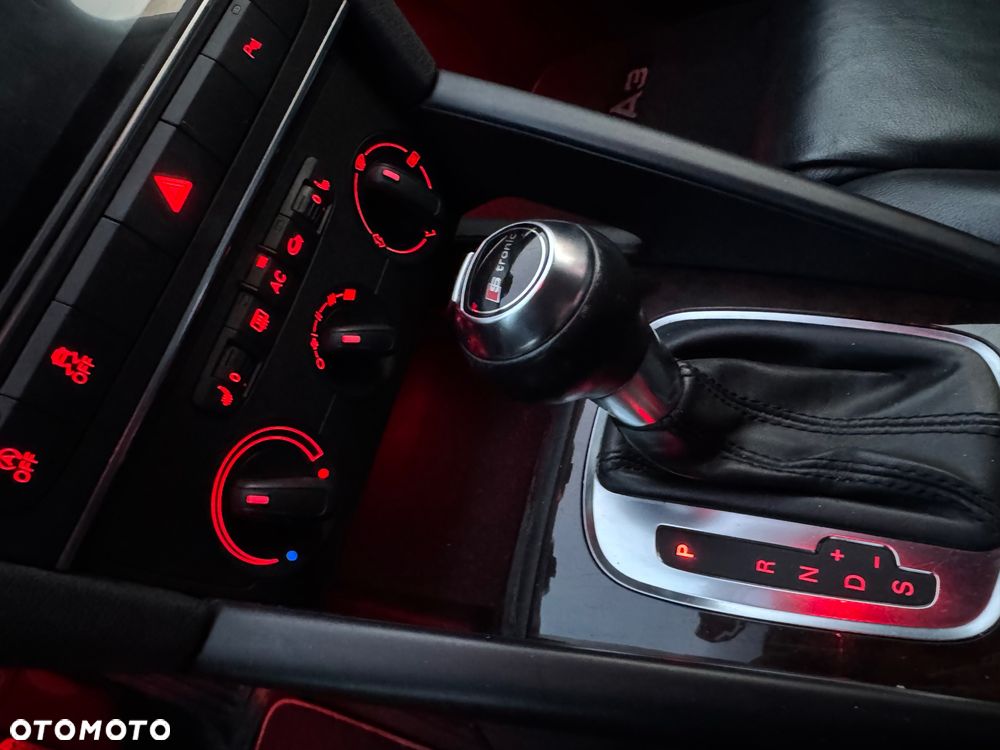 Audi A3 Sportback 2.0 TDI DPF S tronic S line Sportpaket - 30