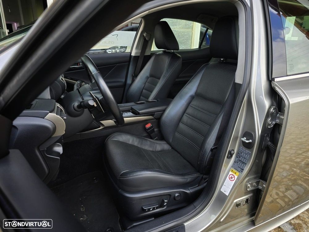 Lexus IS 300H Executive+ - 7