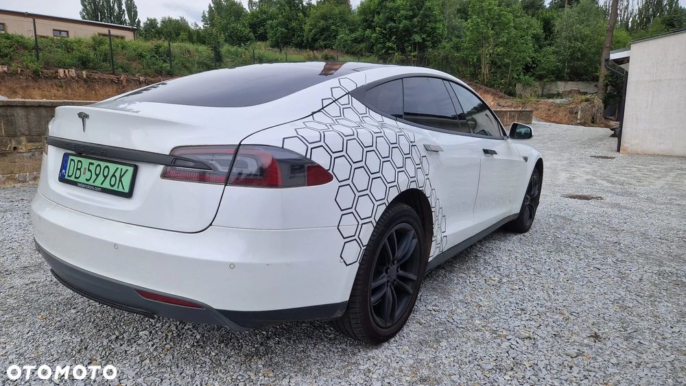 Tesla Model S - 5