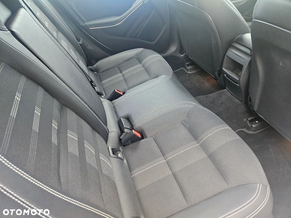Mercedes-Benz CLA 200 UrbanStyle Edition - 24