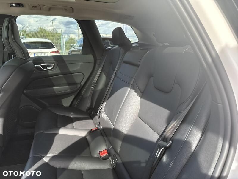 Volvo XC 60 D3 Momentum Pro - 21