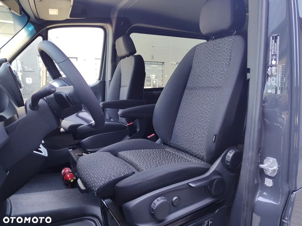 Mercedes-Benz Sprinter - 11