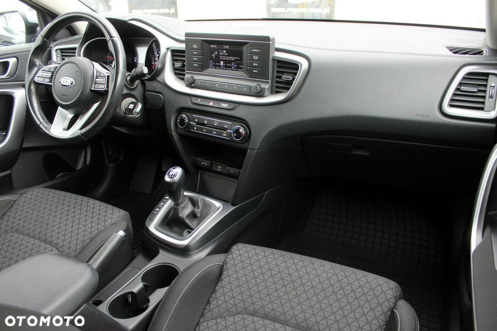 Kia Ceed 1.6 CRDi mHEV M - 27