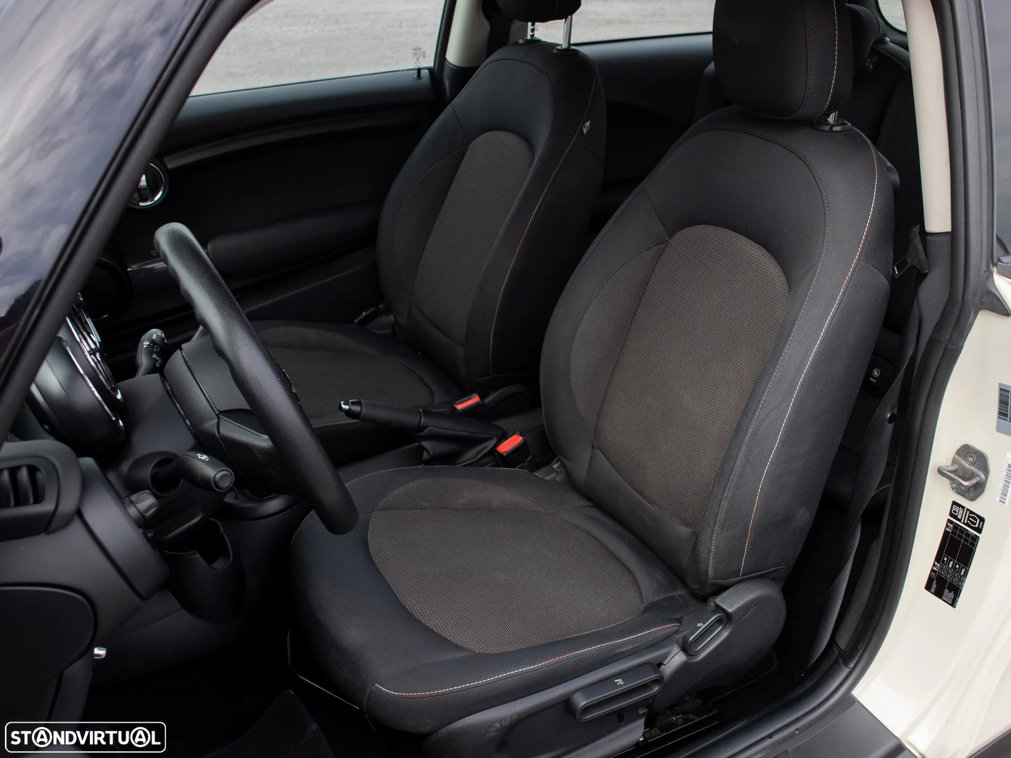 MINI 3 Portas One D - 11