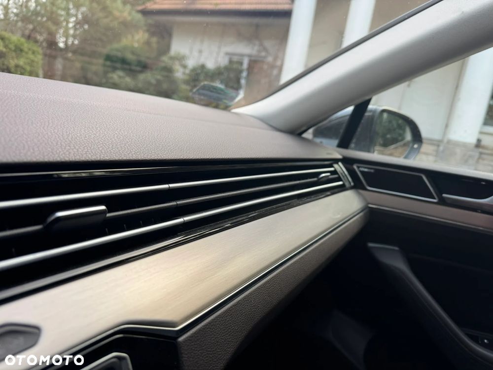 Volkswagen Passat - 16