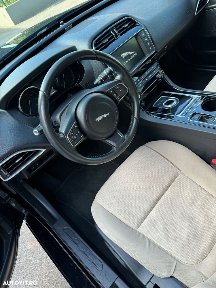 Jaguar XE - 13