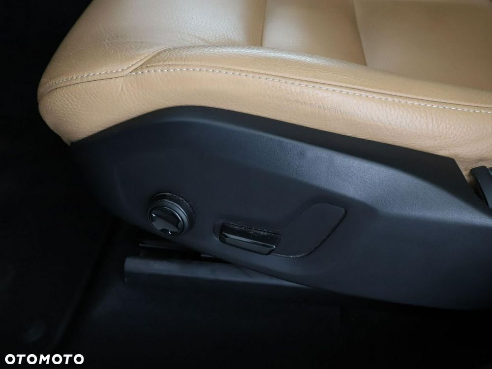 Volvo XC 60 T8 Twin Engine AWD Geartronic Inscription - 36