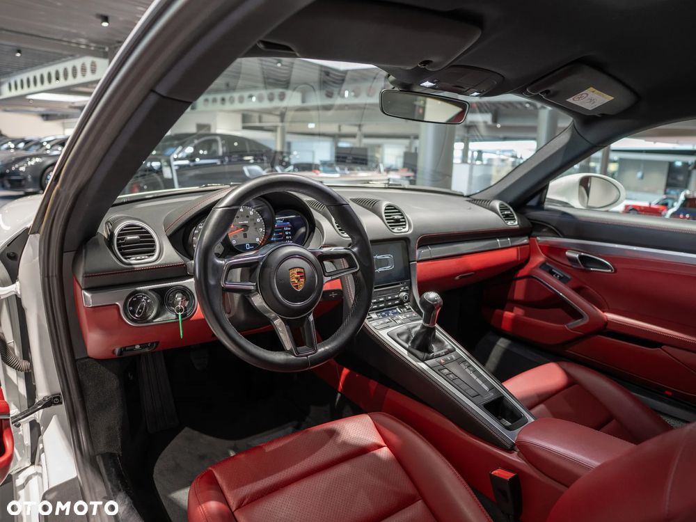 Porsche 718 Cayman - 18
