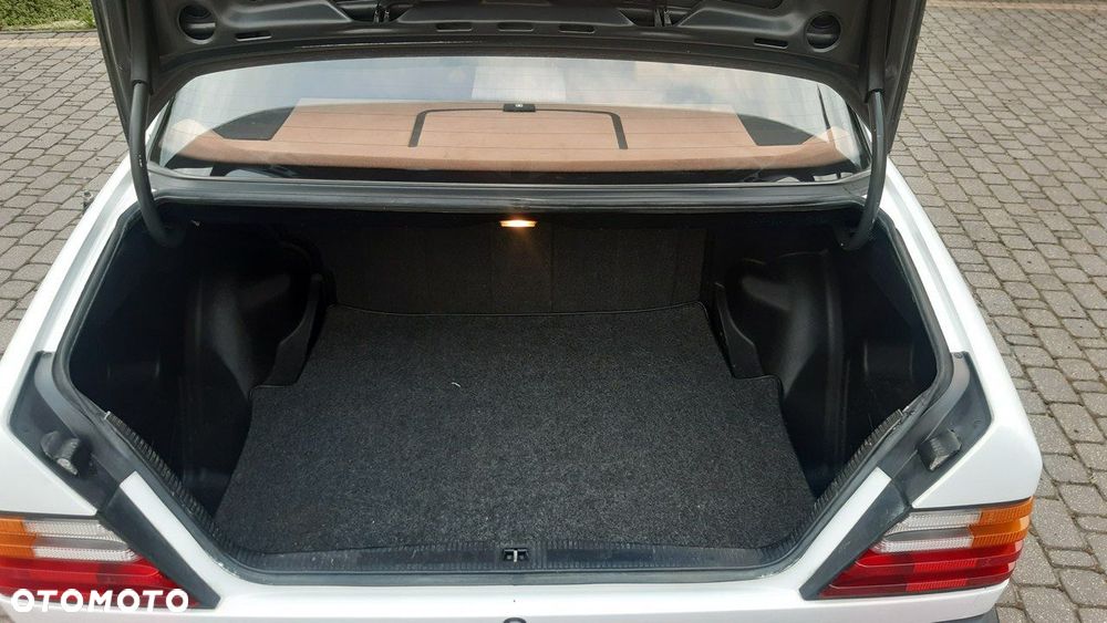 Mercedes-Benz W124 (1984-1993) - 33