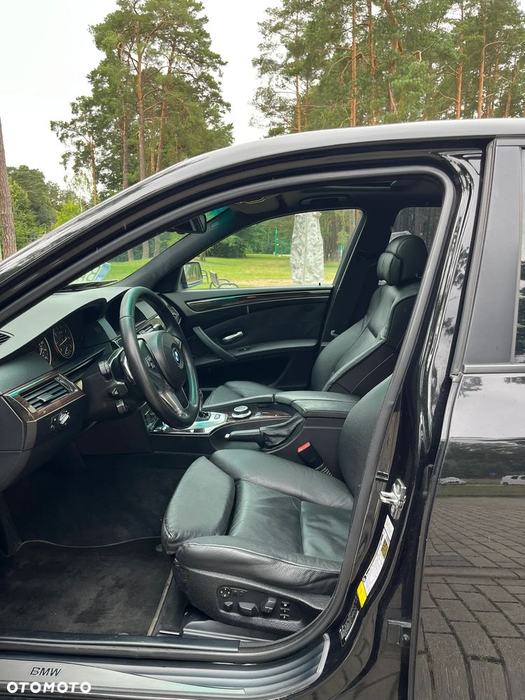 BMW Seria 5 550i Sport-Aut - 15