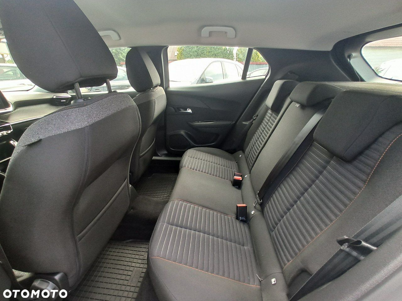 Peugeot 2008 - 8