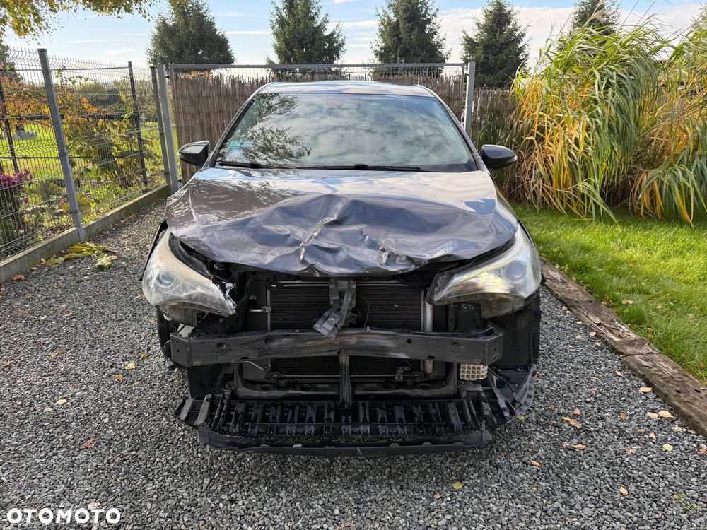 Toyota Avensis 1.6 Premium - 3