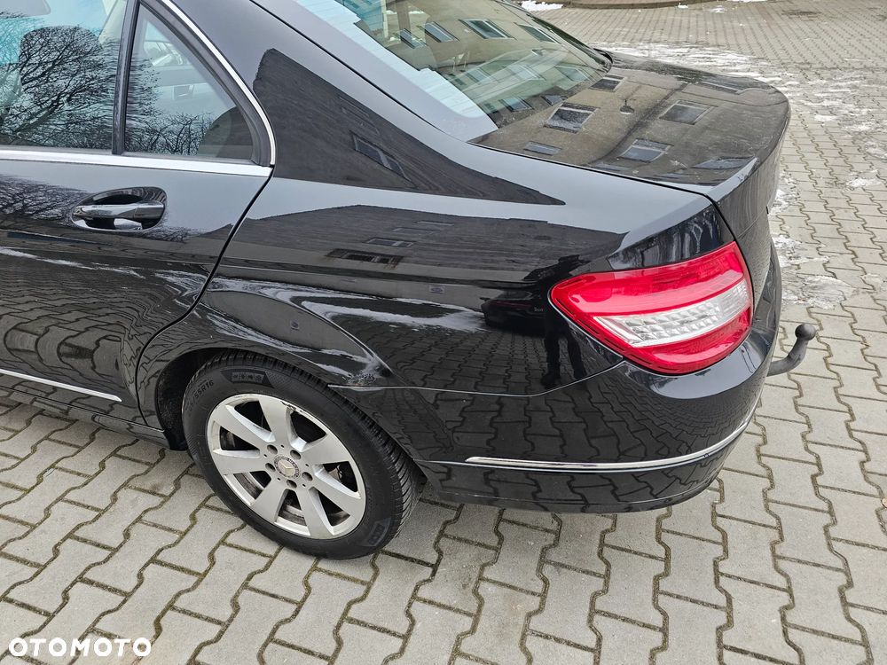 Mercedes-Benz Klasa C 180 CGI BlueEFFICIENCY Avantgarde - 5