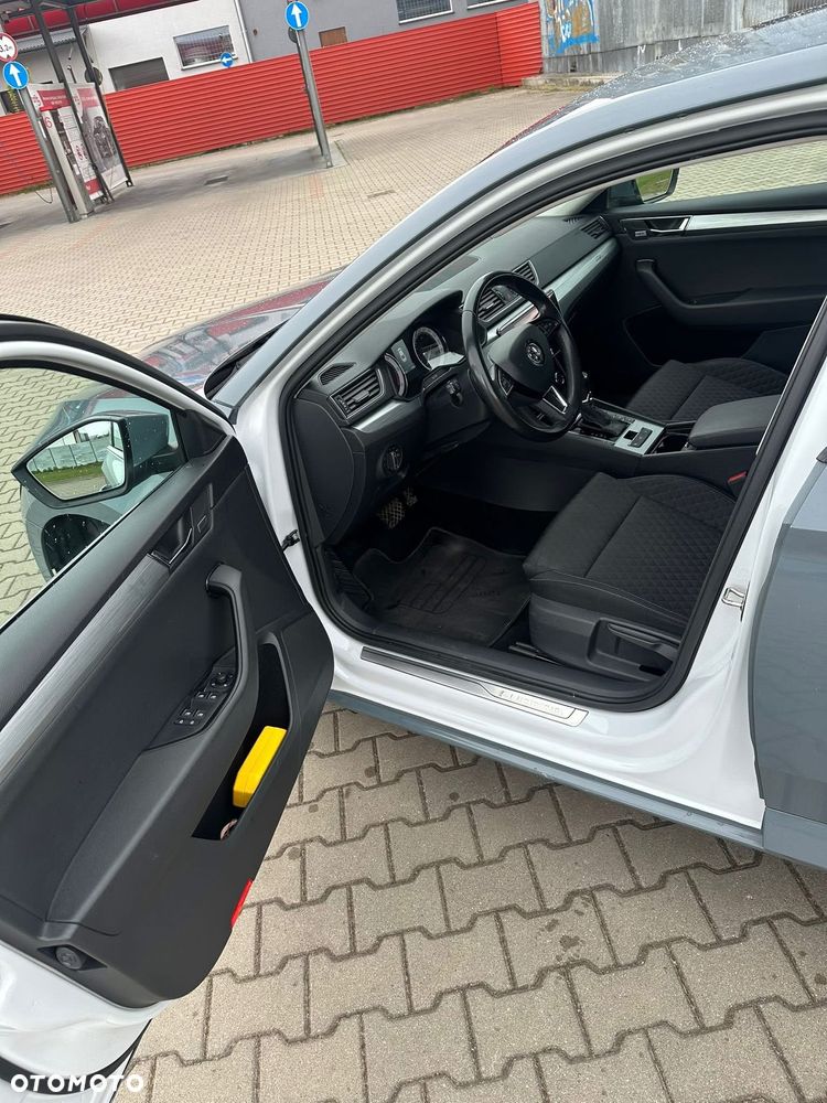 Skoda Superb 2.0 TDI L&K DSG - 8