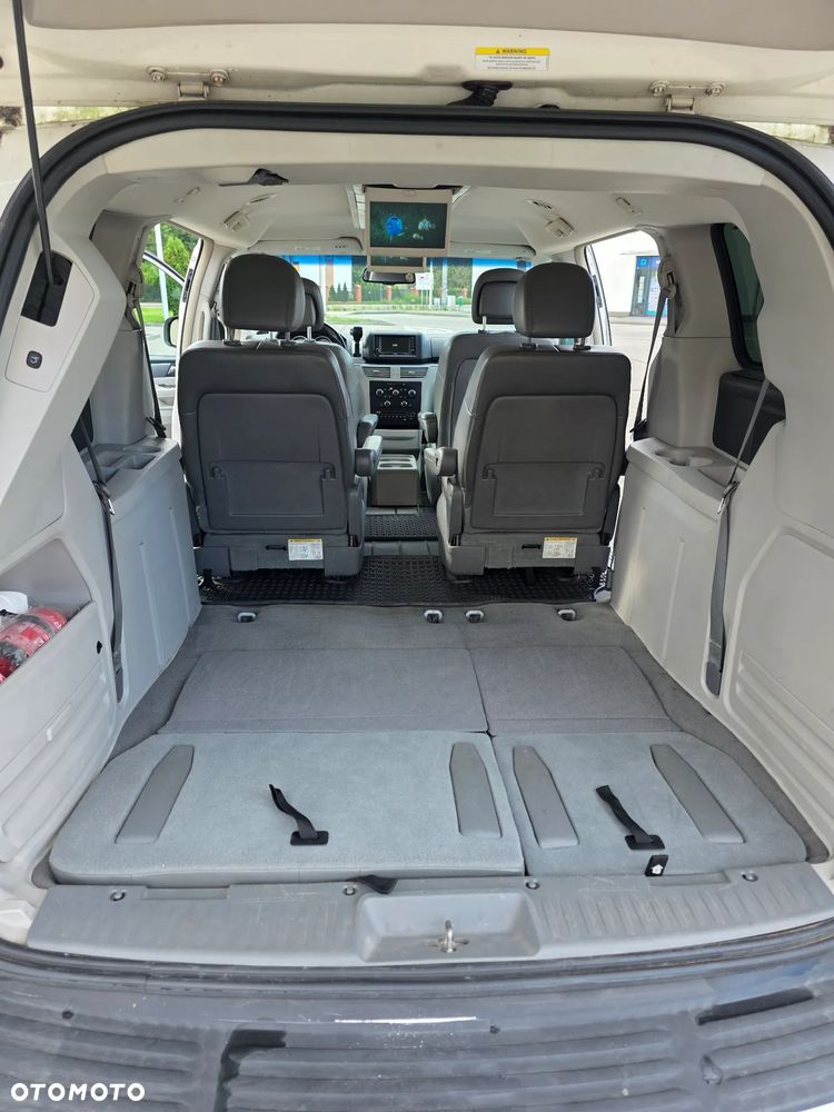 Volkswagen Routan - 14
