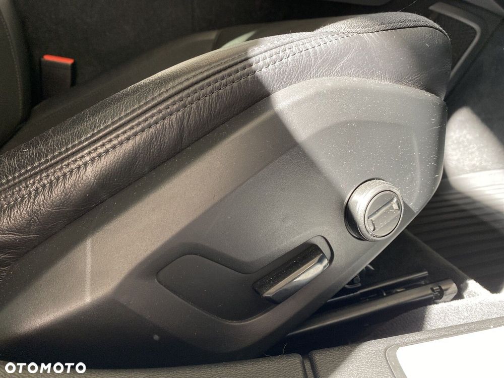 Volvo V60 T5 Momentum Pro - 31