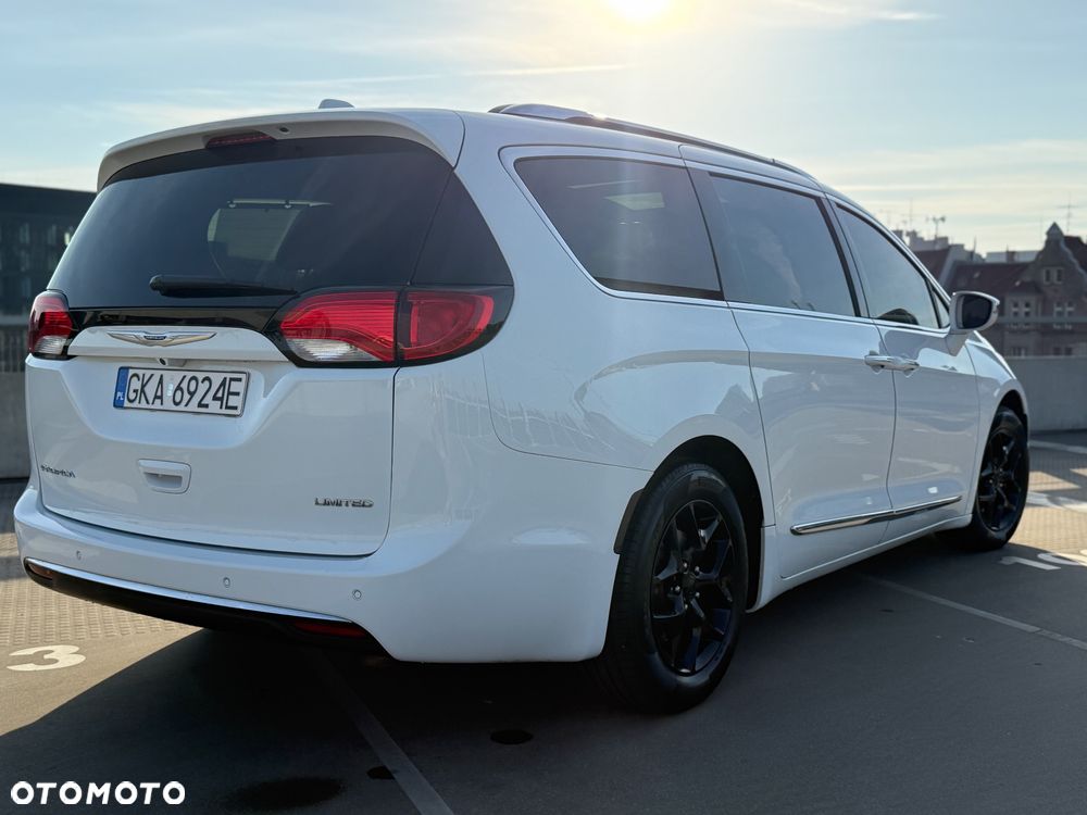 Chrysler Pacifica - 24