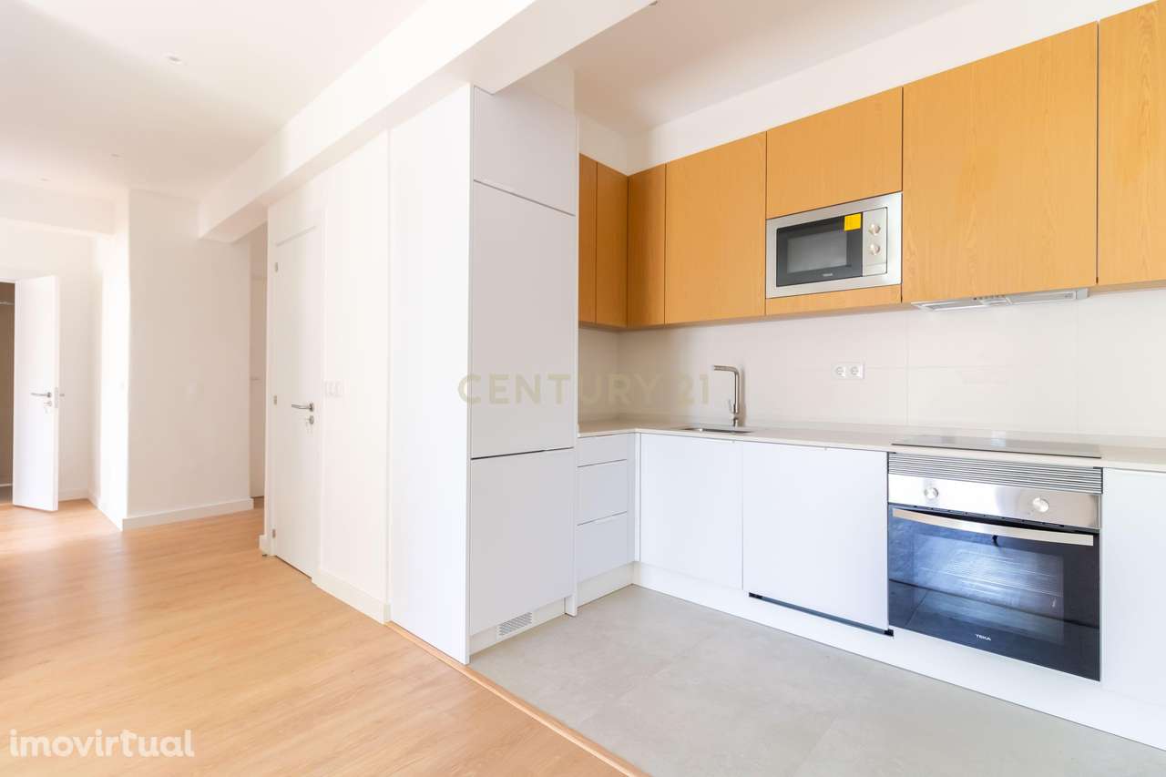 T2 Remodelado a Estrear com pequeno Terraço e Excelente Localização - Grande imagem: 4/14