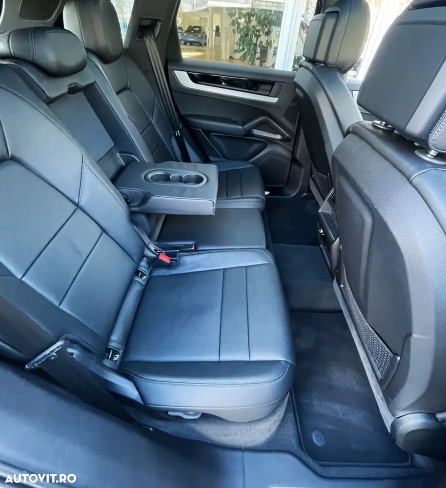 Porsche Cayenne - 6